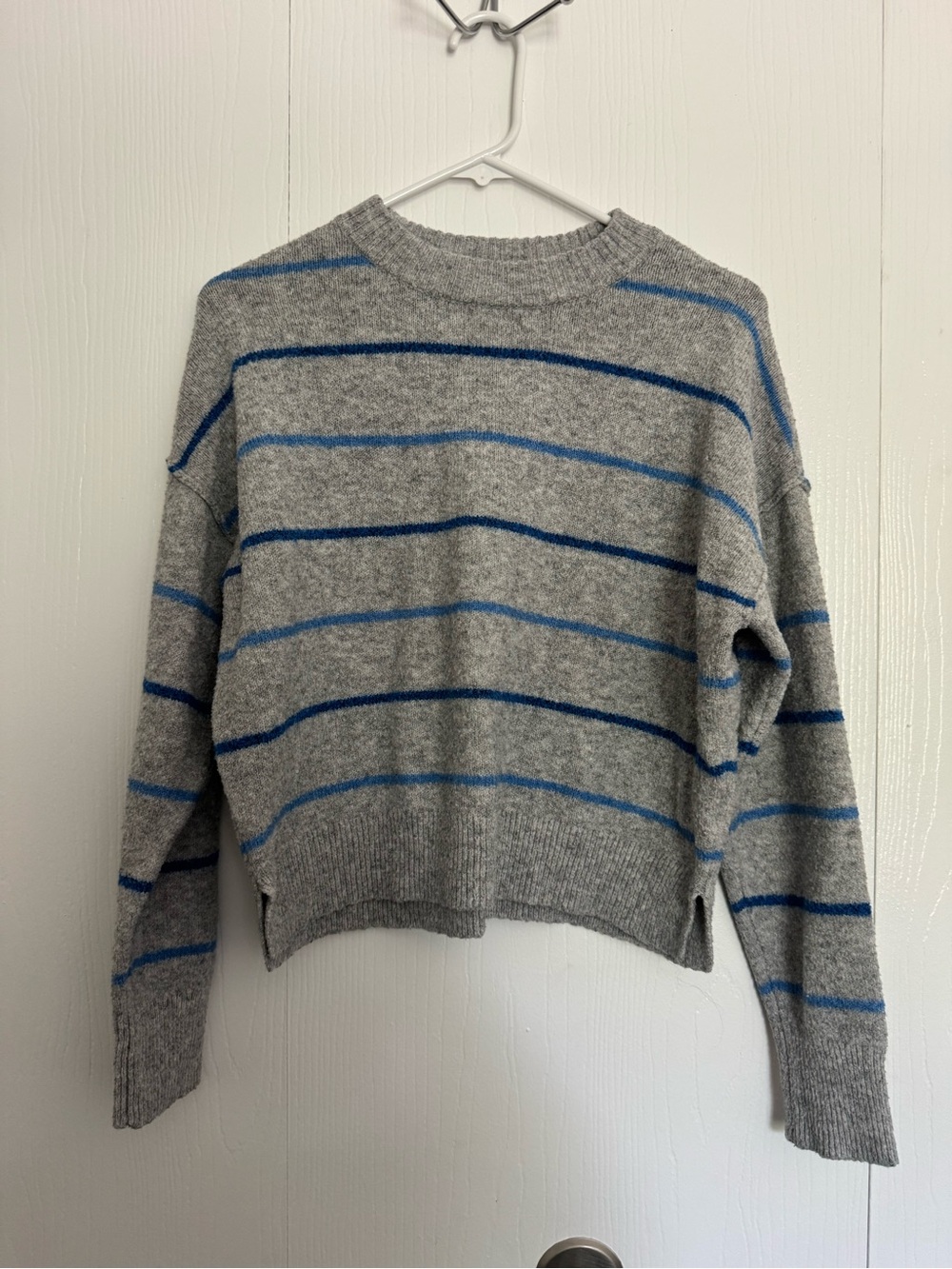 AE Gray Stripe Crewneck Sweater with Blue Accents